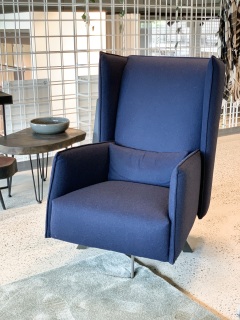 Luxueuze oorfauteuil Ann in diepblauw